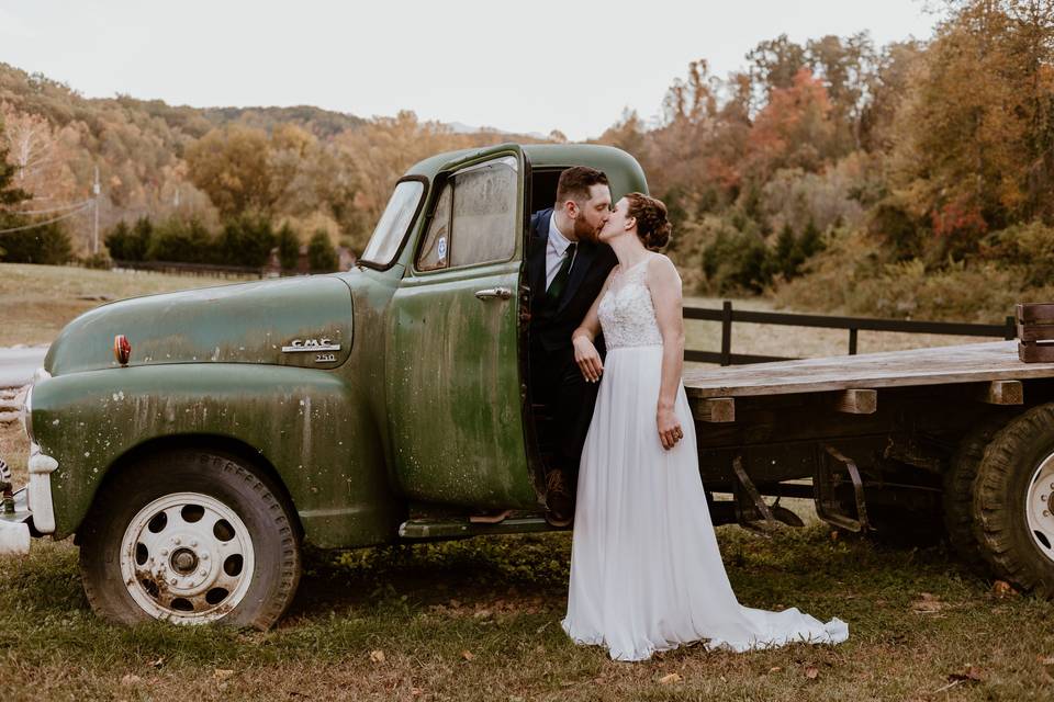 Kiss in a vintage truck