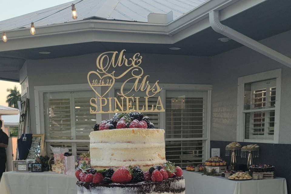 Stunning wedding cake