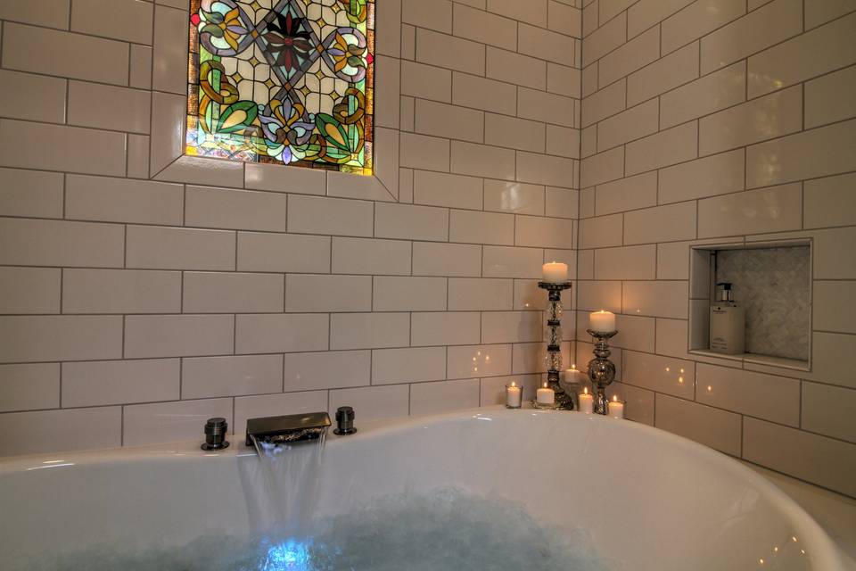 Bride's Suite spa bath