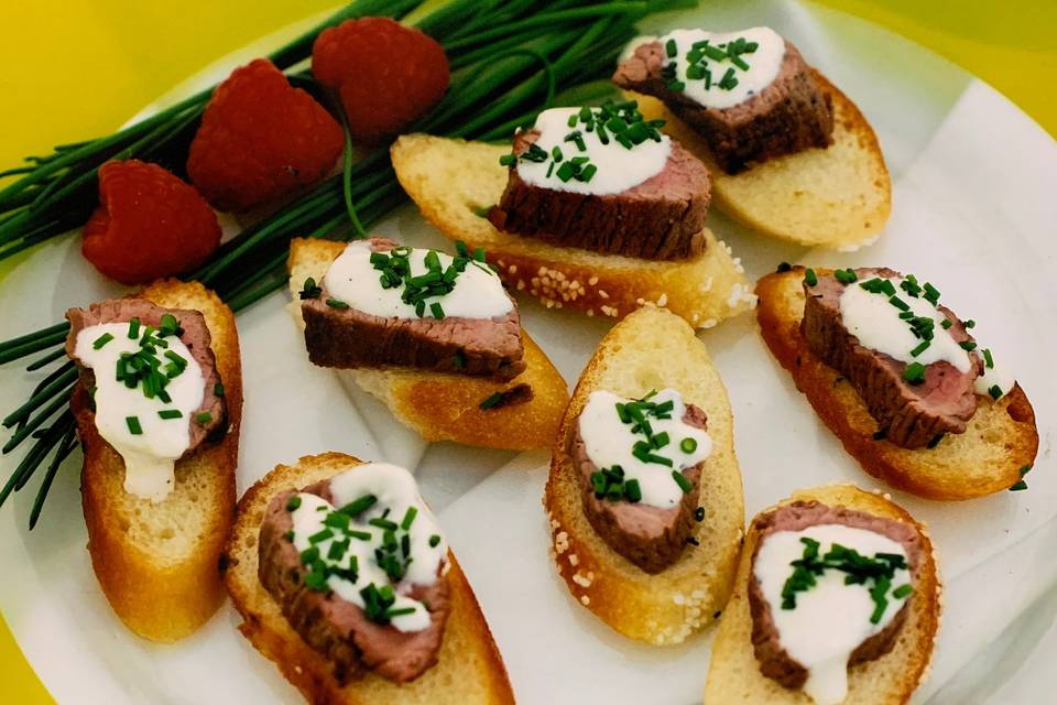 Petite filet garlic crostini