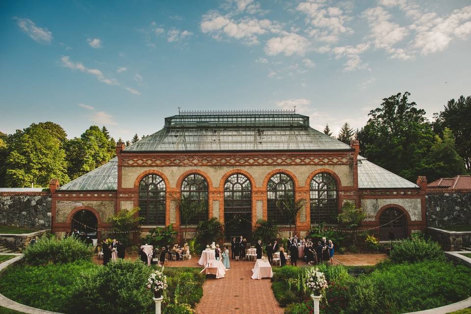 walled garden conservatory at biltmore estate - wedding photos - wedding photographers in asheville nc north carolina on biltmore conservatory wedding cost