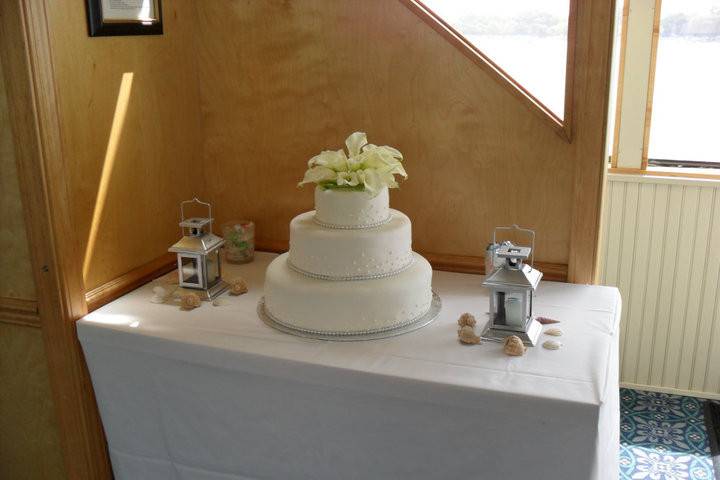 3 layered wedding cake