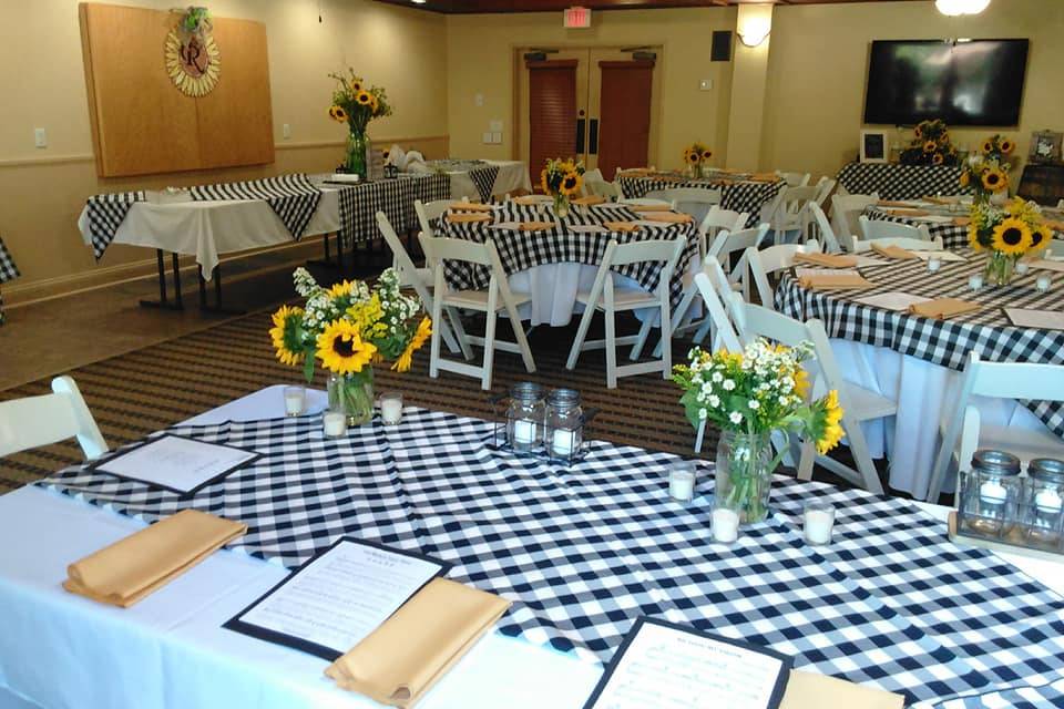 Head table and round tables