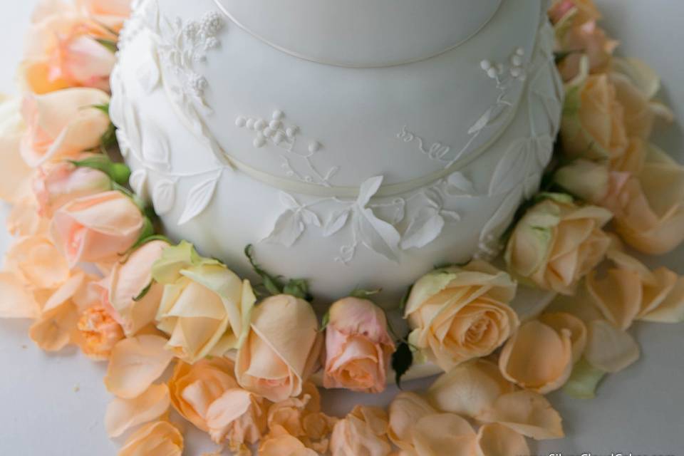 White on white botanical bas relief wedding cake.