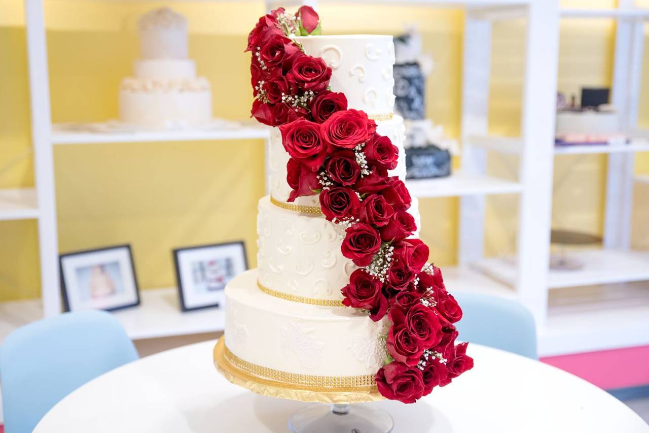 Lexica - 7 tier golden wedding cake with roses