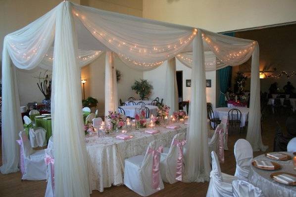 Baron's Head Table -Simply Romantic