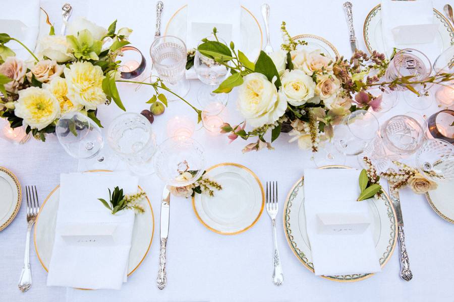 The perfect tablescapes by Twine Events & Sarah Winward :)  Image © THE GOLD COLLECTIVE thisisthegoldcollective.comtwineevents.comsarahwinward.com