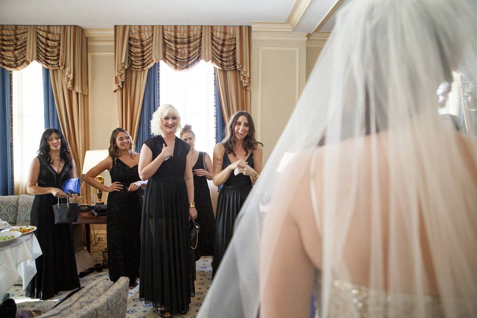 Bridesmaids reaction to Abbe on her wedding day :) Image © THE GOLD COLLECTIVE thisisthegoldcollective.com