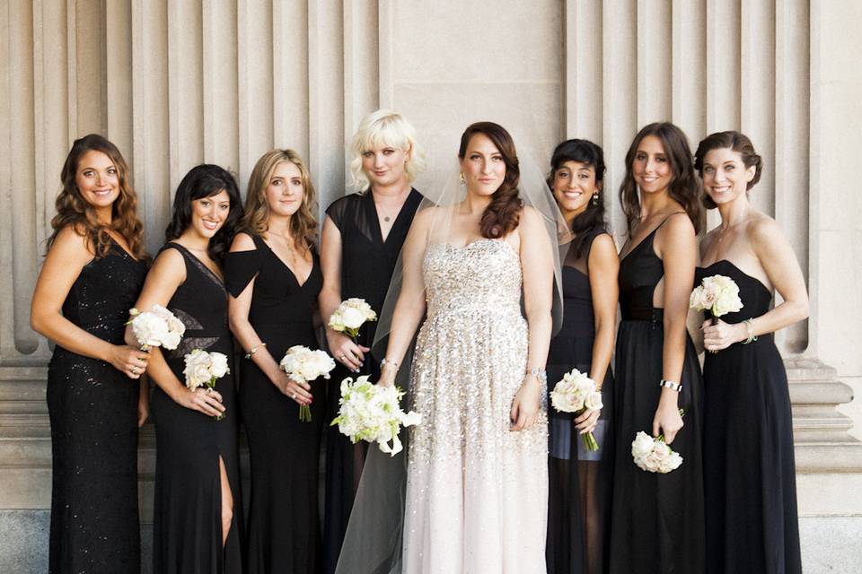 Abbe with her bridesmaids :) Image © THE GOLD COLLECTIVE thisisthegoldcollective.com