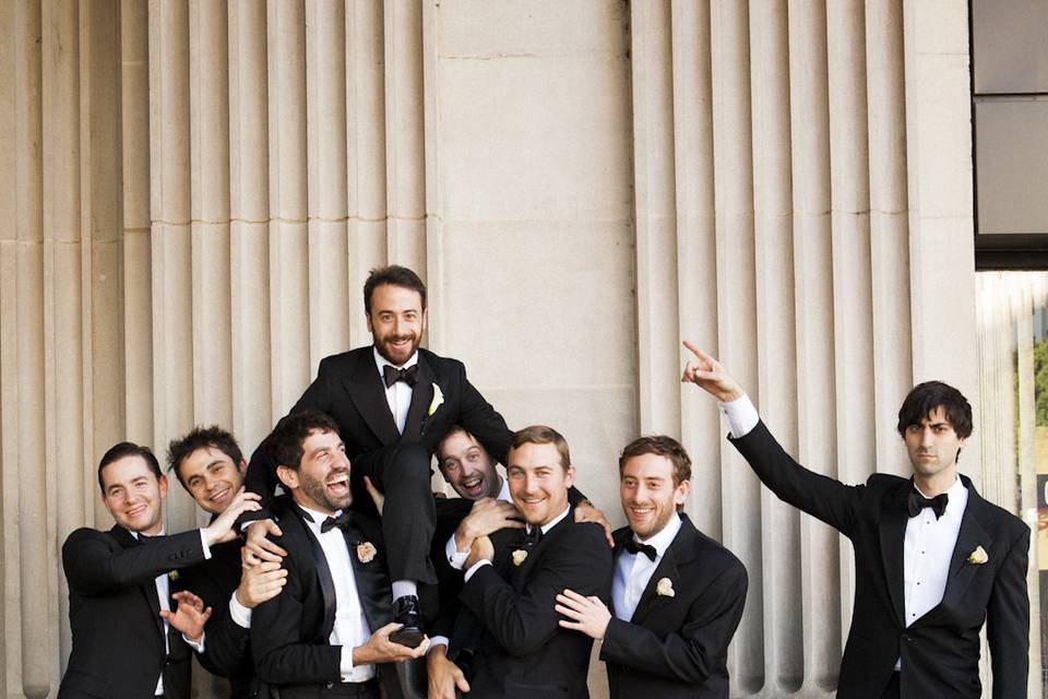 Ian and his posse of cute groomsmen! :) Image © THE GOLD COLLECTIVE thisisthegoldcollective.com