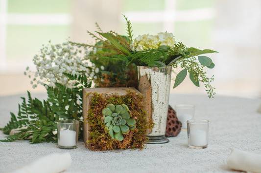 Baby's breath and chalk name board