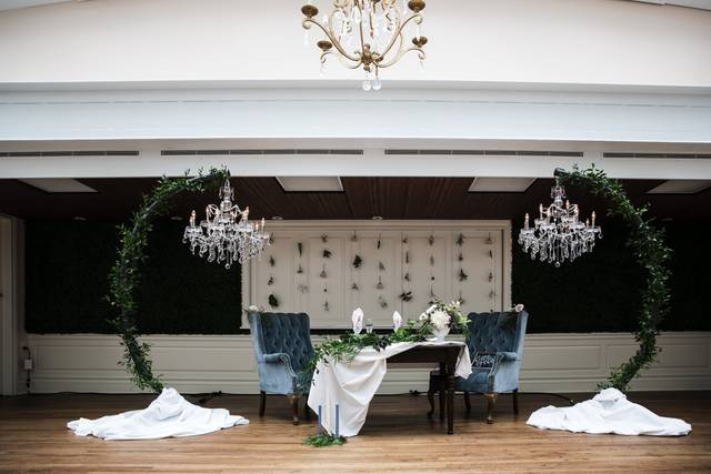 Newlyweds' reception table