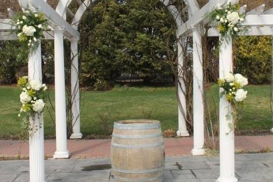 Floral arch décor
