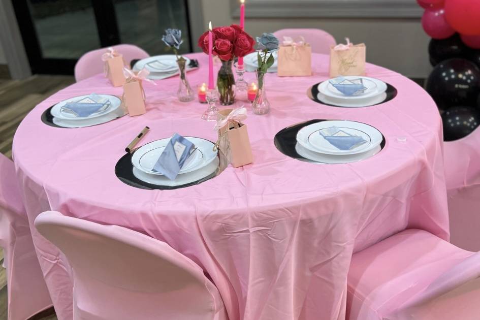 Pink & blue dinner décor