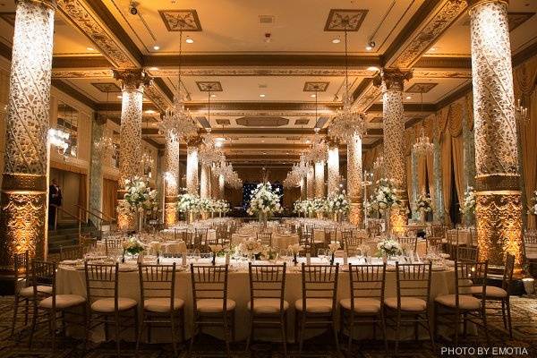 Wedding up lighting and pin spots at The Drake Hotel, Chicago by MDM Entertainment.