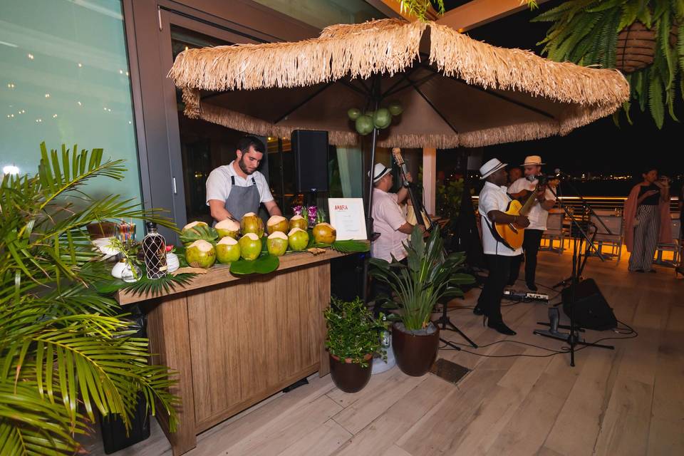 Coconut Bar & Cuban Band