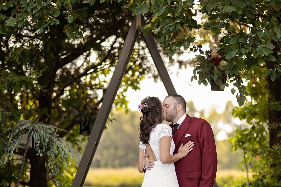 Bride and groom Kiss