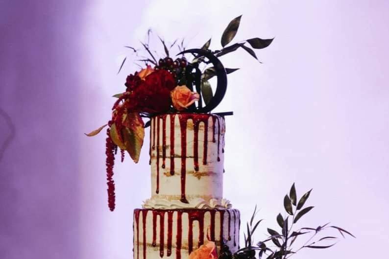 Semi-naked wedding cake