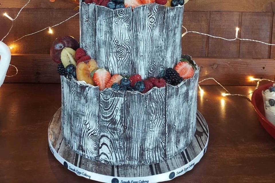 Wood paneled wedding cake