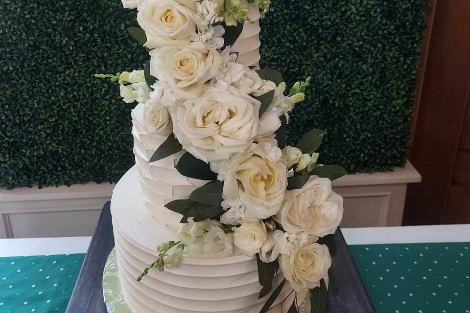 Rustic buttercream cake