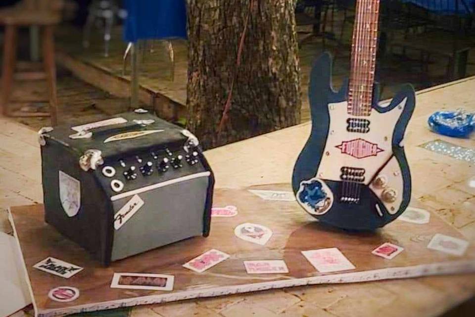 Electric guitar and amp cake