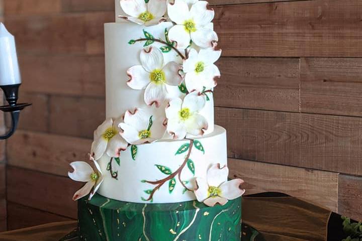 Sugar-dogwood wedding cake