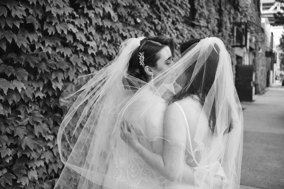 Brides kiss at The Foundry