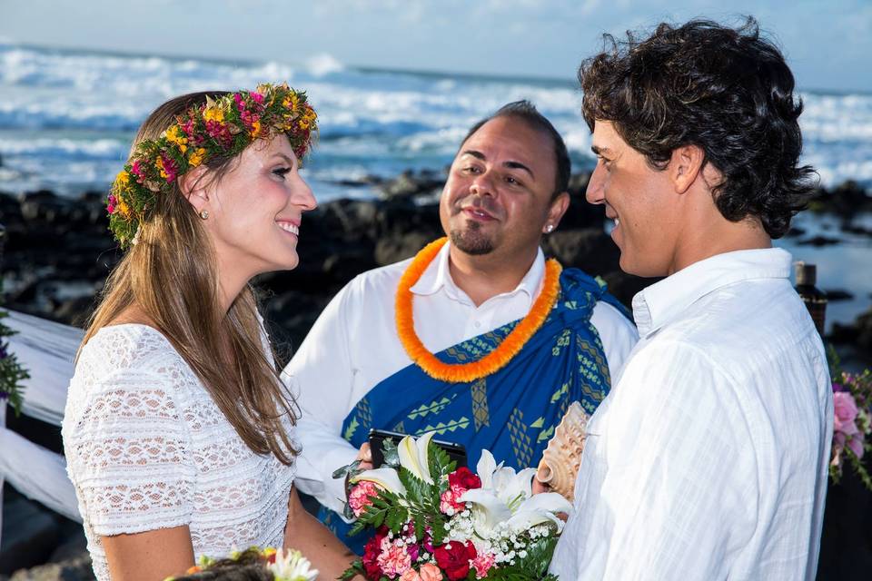 `Ae`Ike Hawaiian Wedding Officiant Services