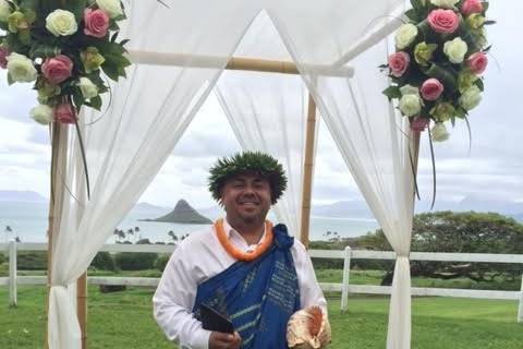 `Ae`Ike Hawaiian Wedding Officiant Services
