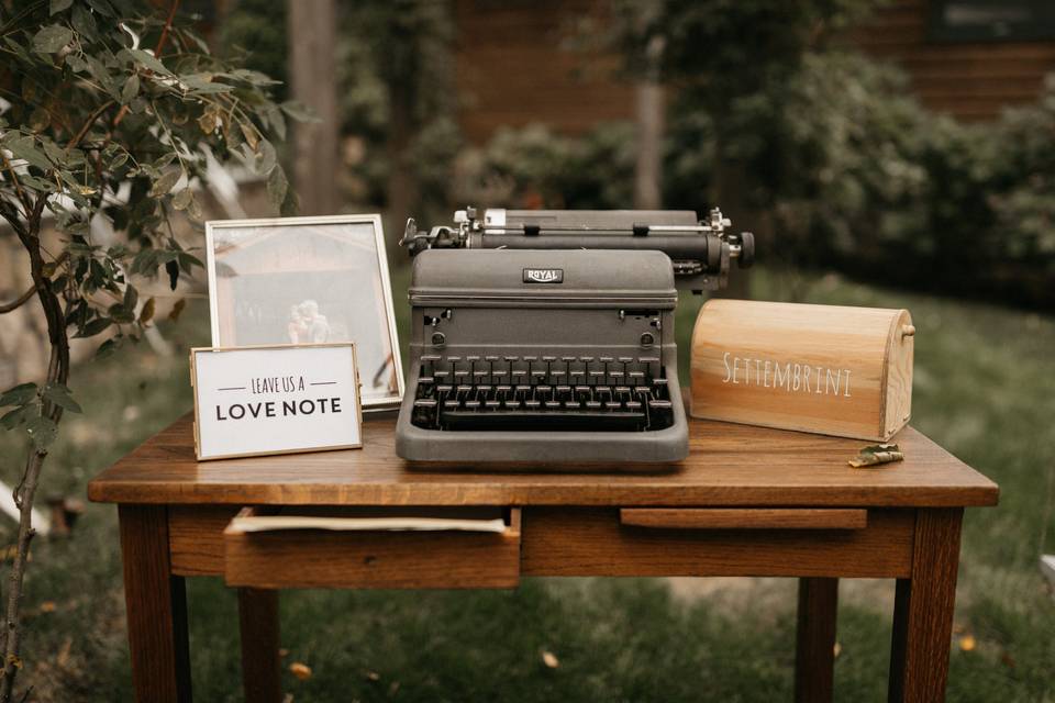 Small desk and typewriter display