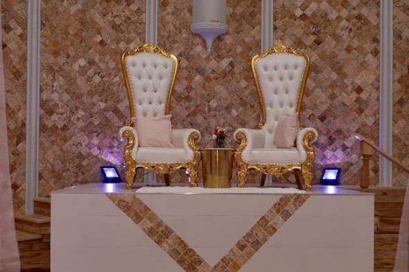 King chairs