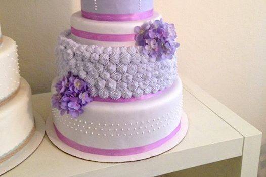 Wedding Cake by Nila Chandra Cake Shop | Bridestory.com