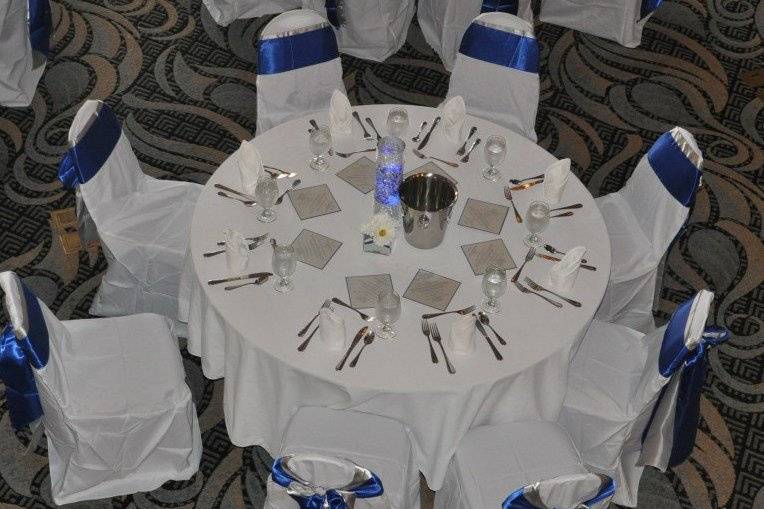 Sapphire Blue diamond confetti and diamond wrap were used on this beautiful table.