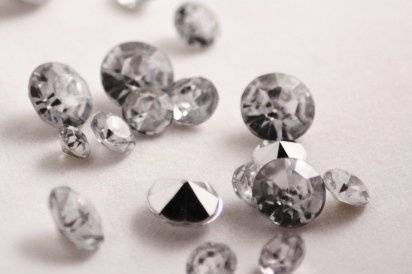 Silver diamond confetti