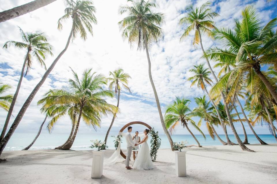 Saona Island elopement