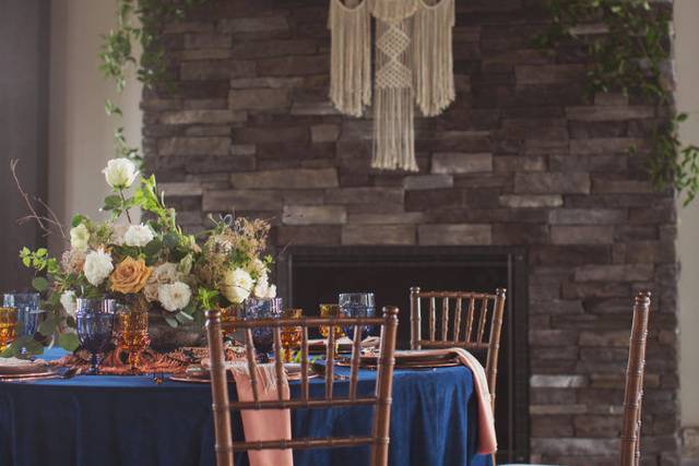 Table setting with centerpiece