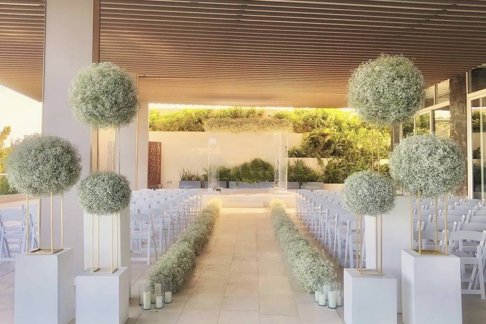 Sleek and beautiful ceremony