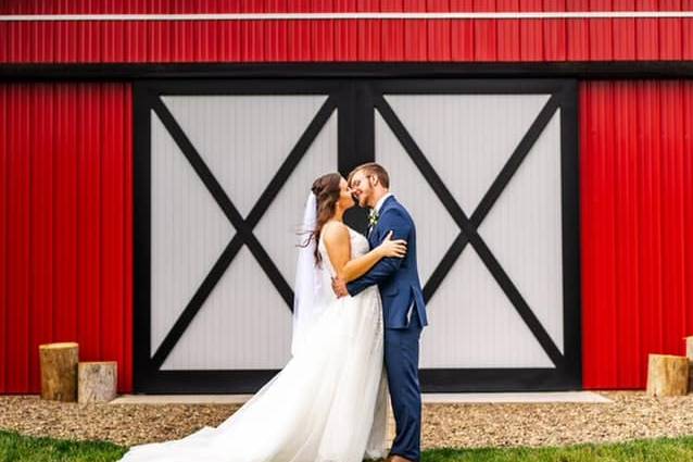 Barn Kiss