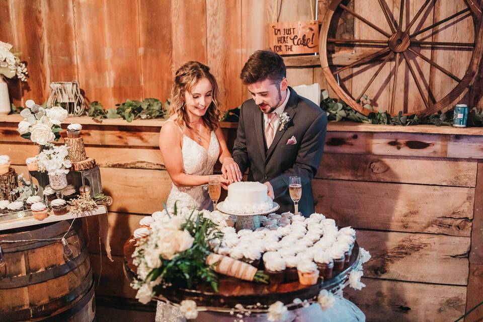 Cake table in Red Barn