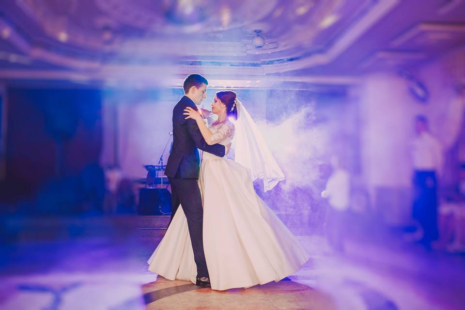 Couple's first dance indoors