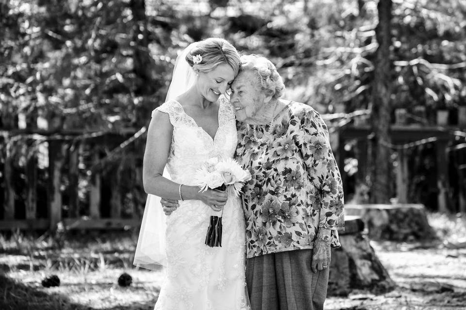 Bride hugging grandma.