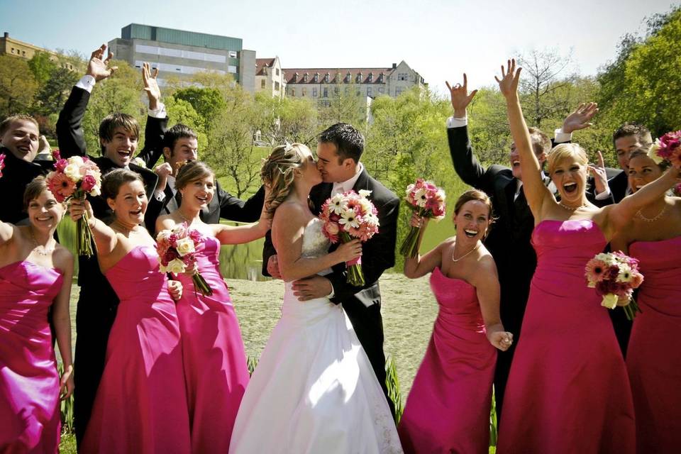 Couple with bridesmaids and groomsmen