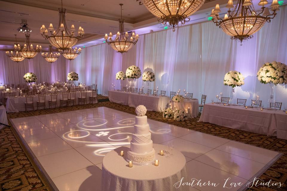 Wedding cake and floor projection