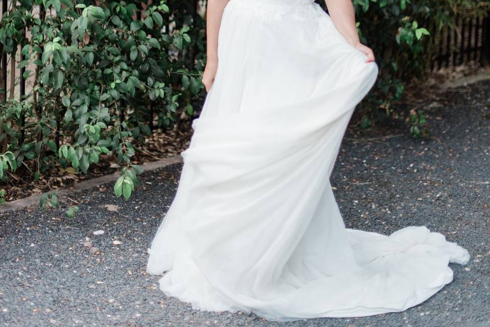 Breezy bridal glamor