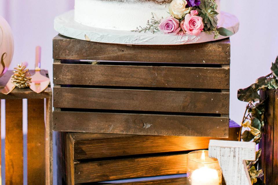 Semi naked cake