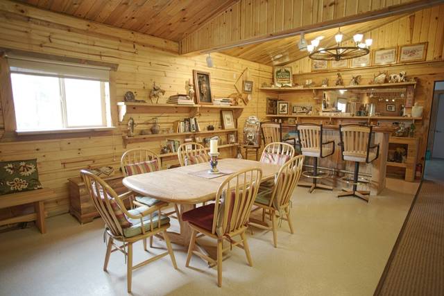 Tygh Ridge Lodge dining area