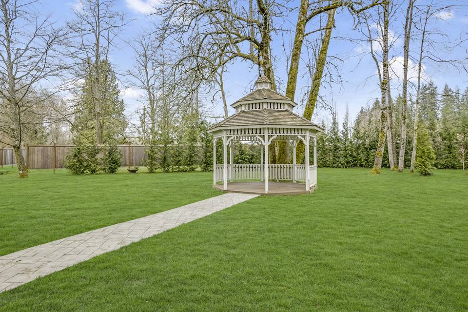 Creekside Gazebo/Grounds