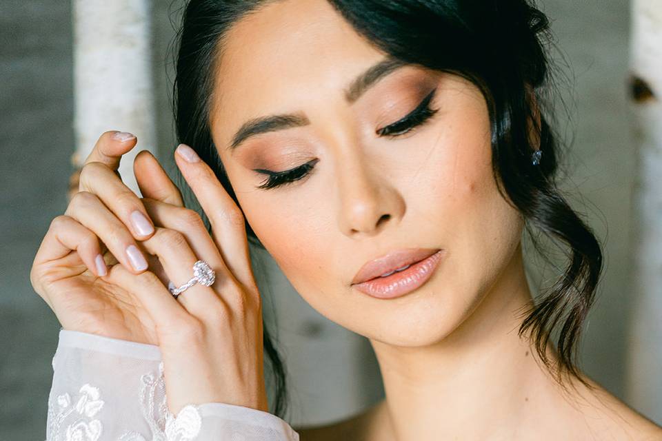 Soft glam bride