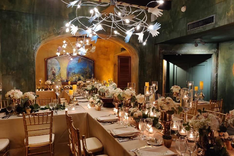 Beautiful imperial table for 34 guests at Salon Martorel. Hotel Convento.