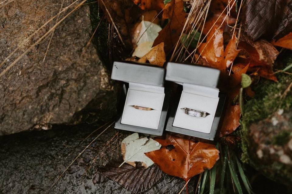 Custom wedding rings